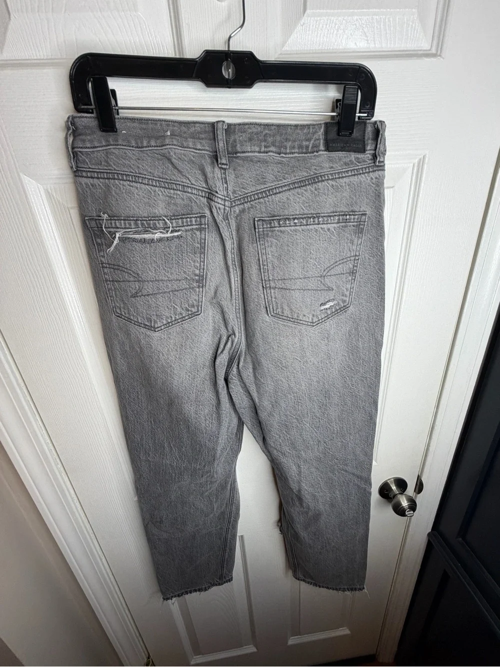 AE American Eagle Womens 10 Regular Mom Jeans Gray Distressed Ripped Denim 30